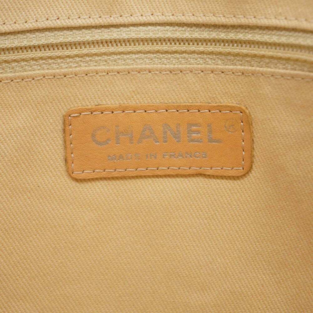 CHANEL Cream Tote Bag - Picture 5 of 13